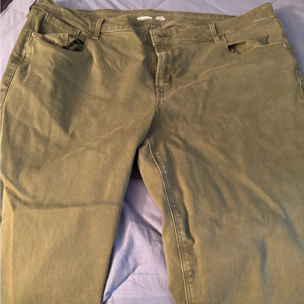 Old Navy Women's Skinny Leg Jeans in faded Olive size 18